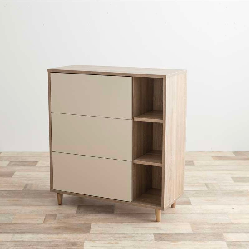 リビングに置かれた引き出し付きのキャビネット