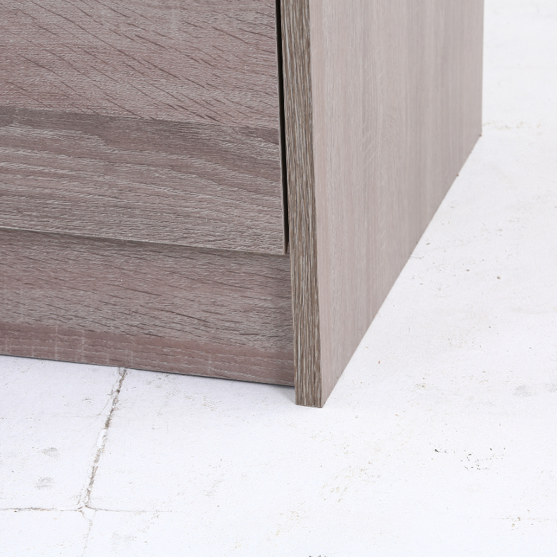 4段チェストグレーの下部をアップで写している様子