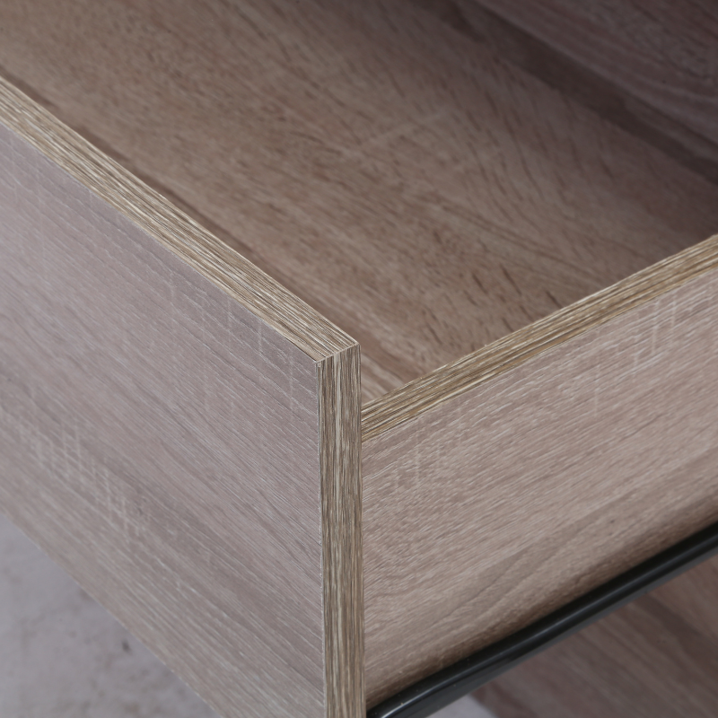 4段チェストグレーの引き出し内部をアップで写している様子