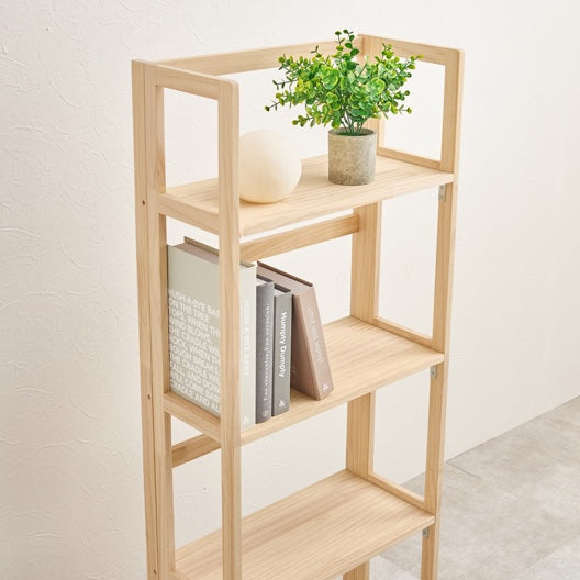 折畳みウッドラックの棚を写している様子