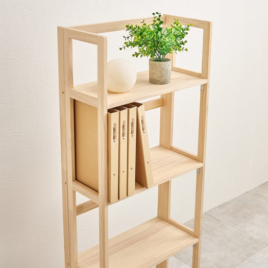 折畳みウッドラックの棚を写している様子