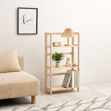 折畳みウッドラックがソファ横に置いてある様子