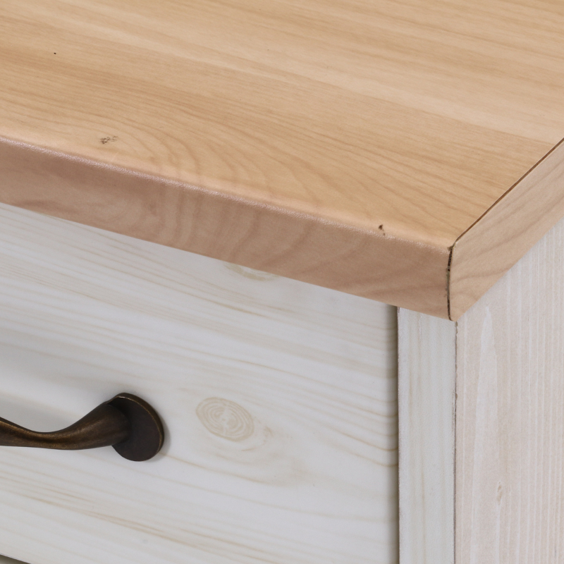 キッチンカウンター天板を写している様子