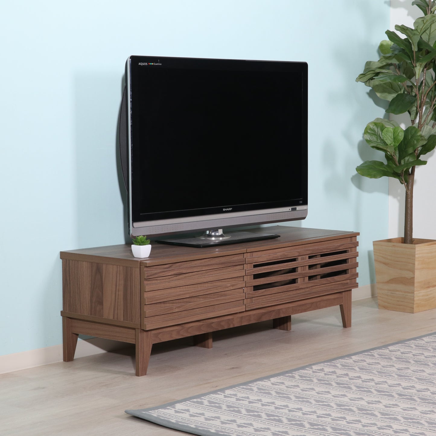 格子デザインのウォルナットのテレビボード