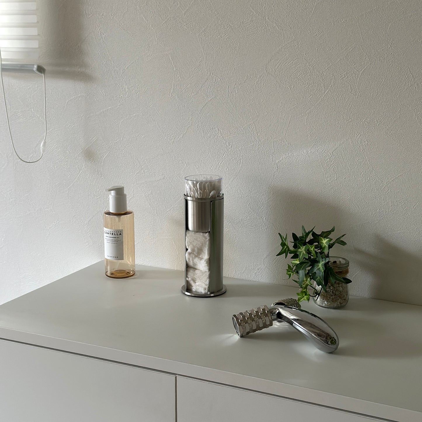 ステンレス素材のコットンと綿棒の縦型収納ケース