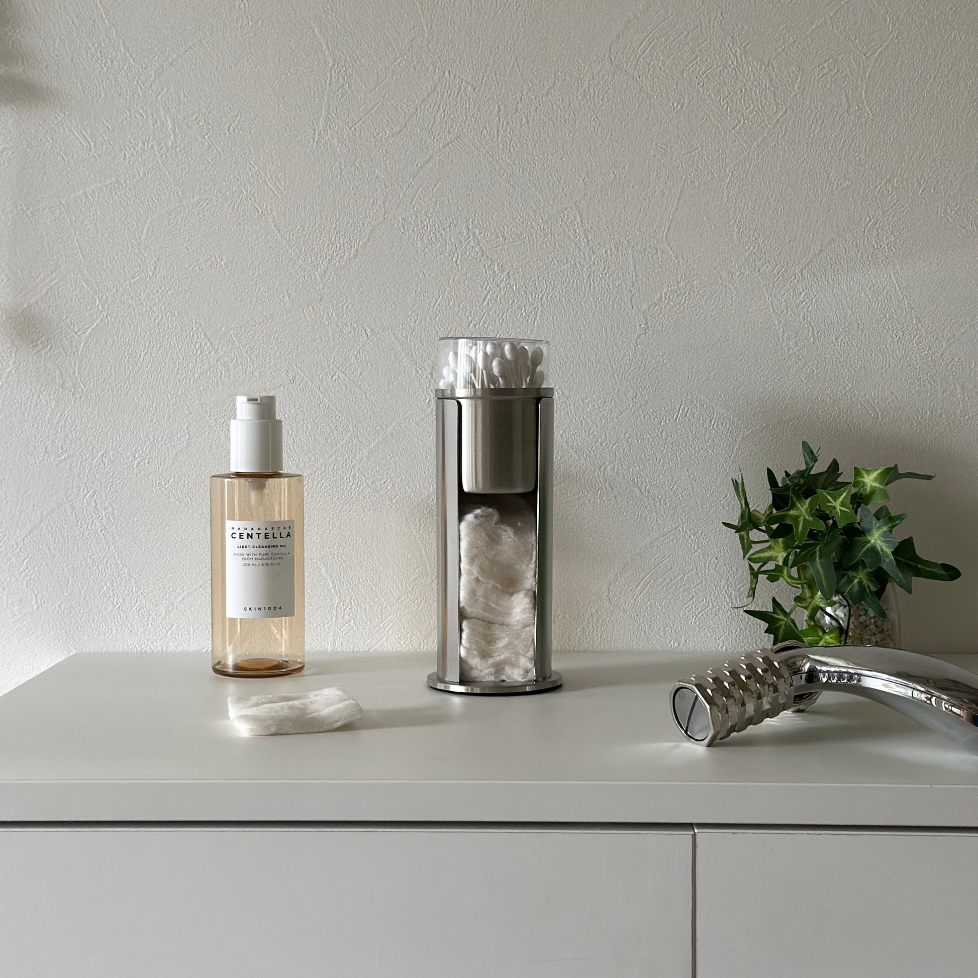 ステンレス素材のコットンと綿棒の縦型収納ケース