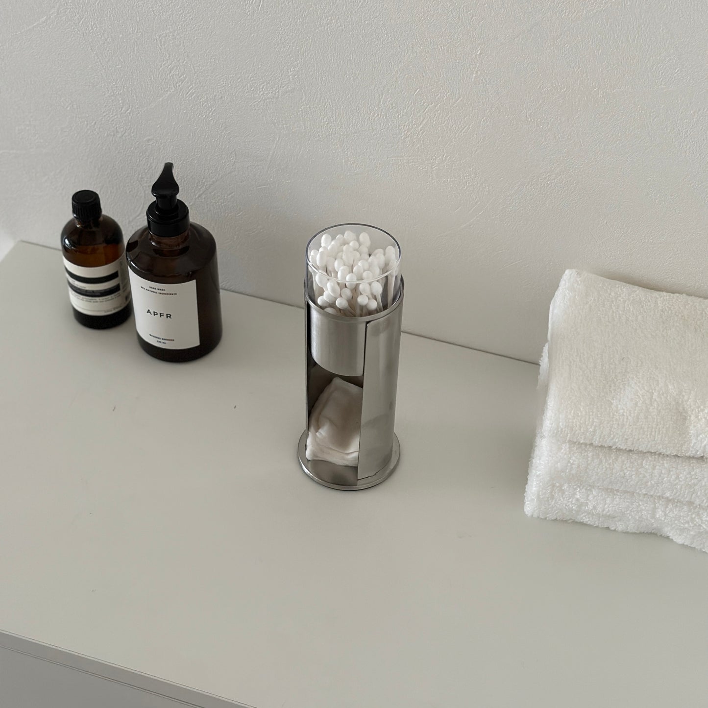 ステンレス素材のコットンと綿棒の縦型収納ケース