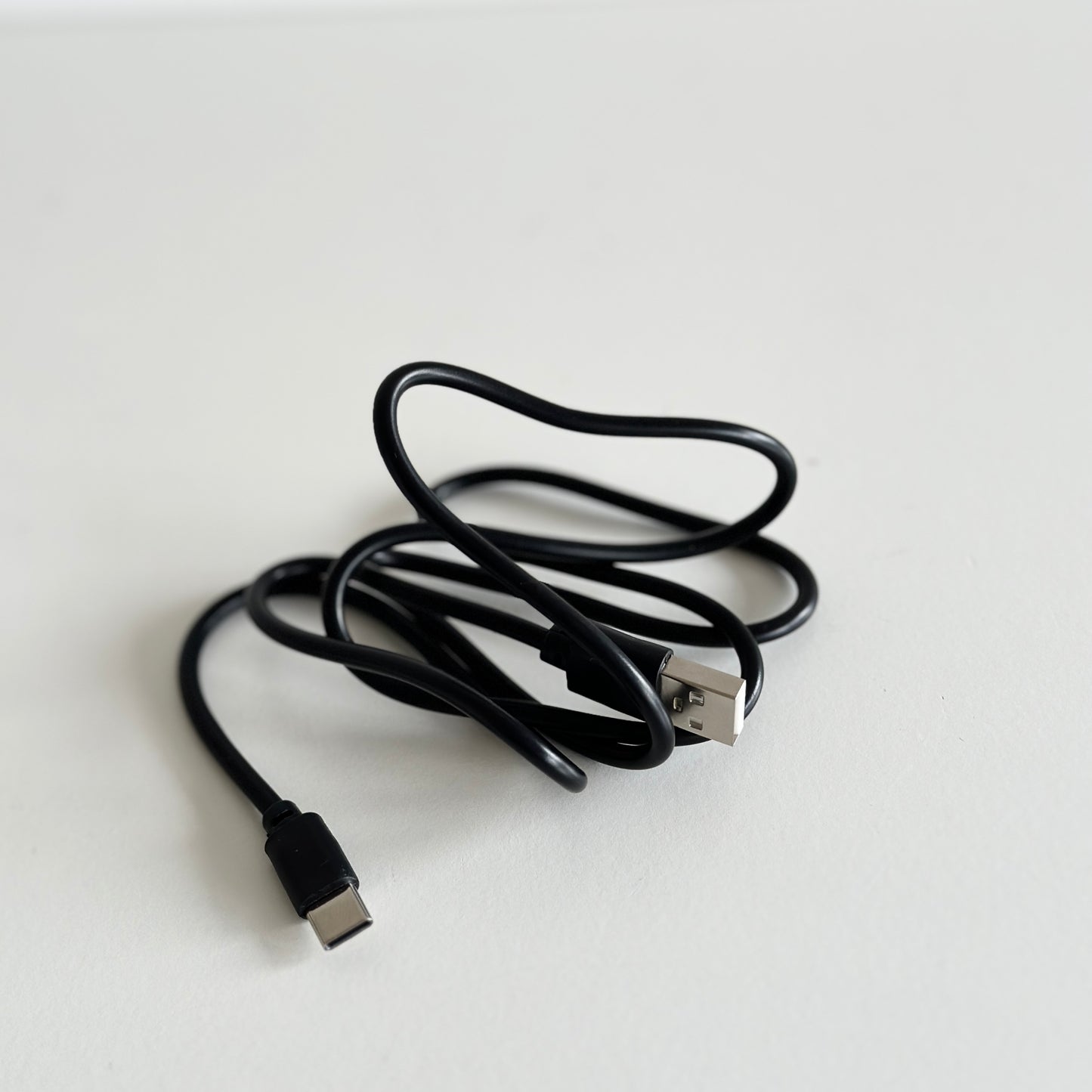 充電用のコード