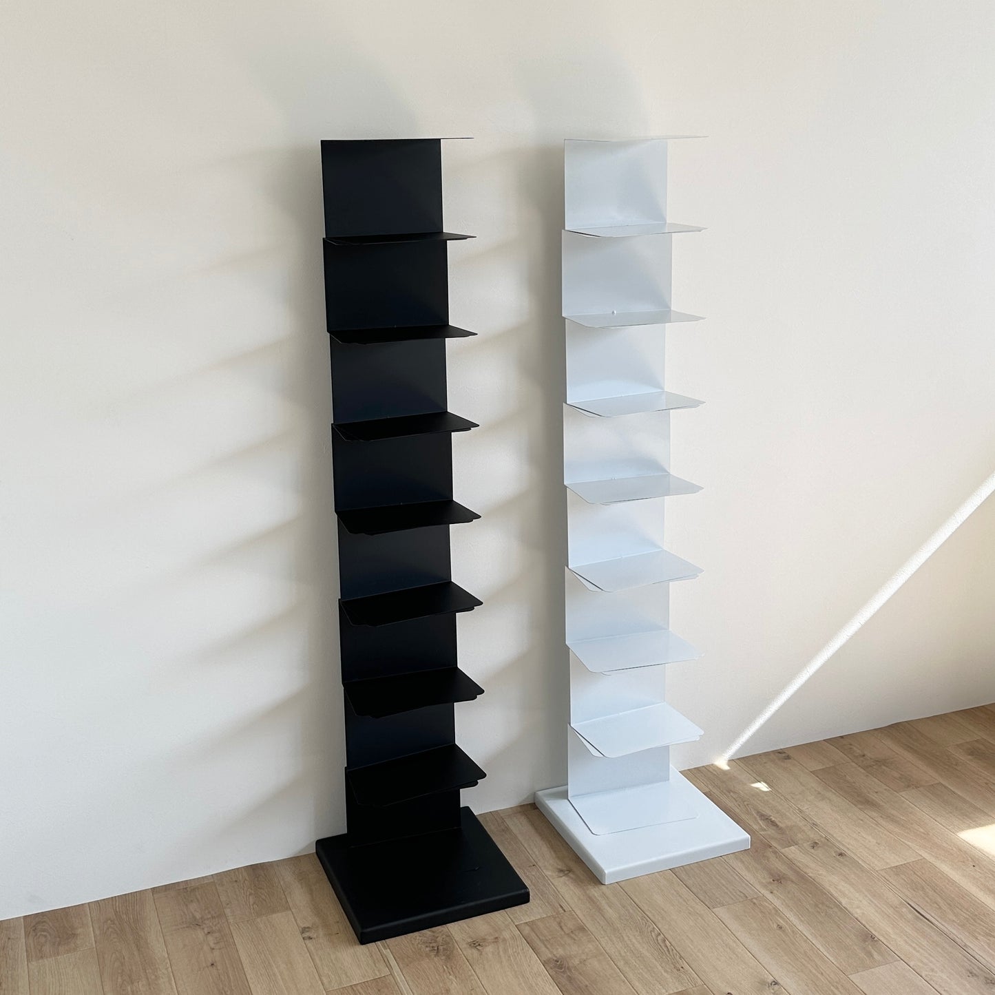 本を縦に積み上げるタイプの本棚