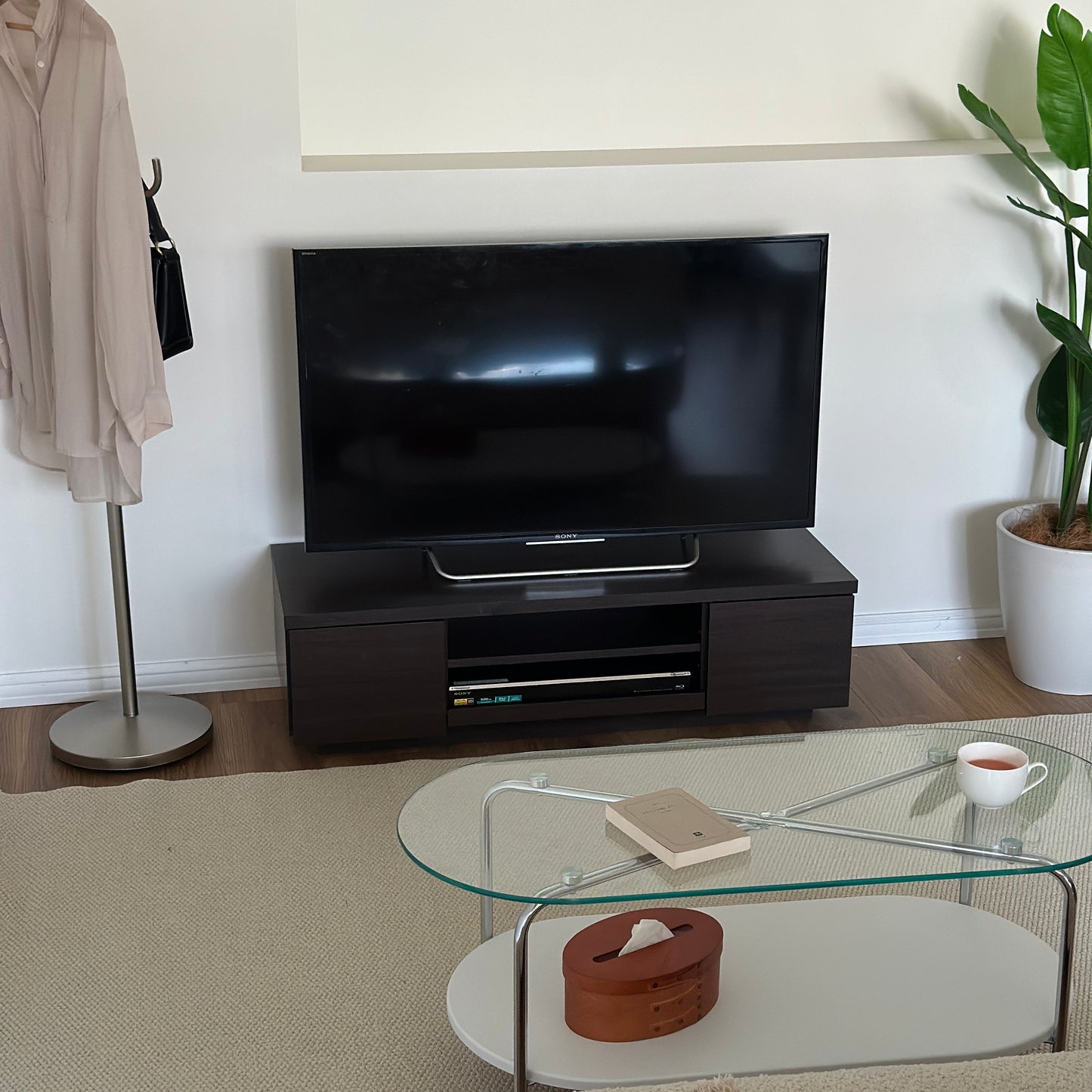 ダークブラウンのテレビボード