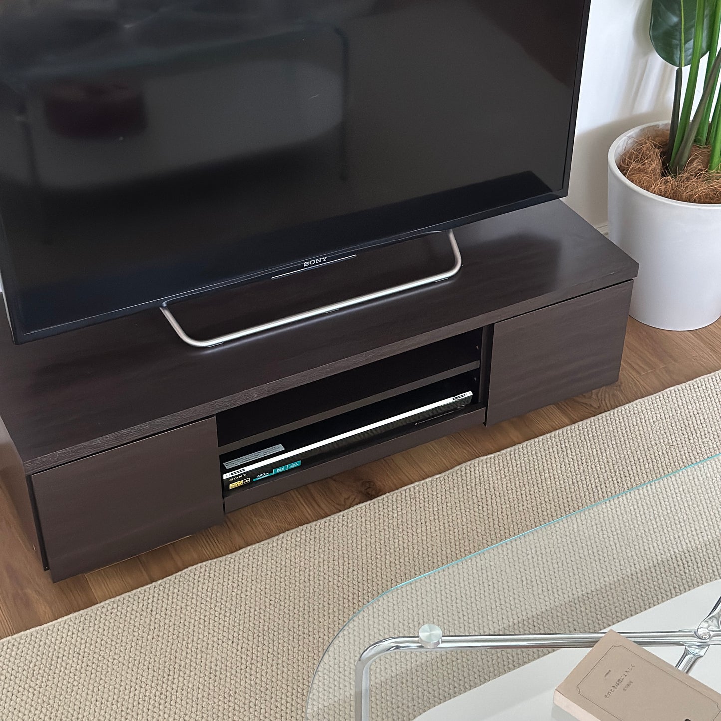 ダークブラウンのテレビボード