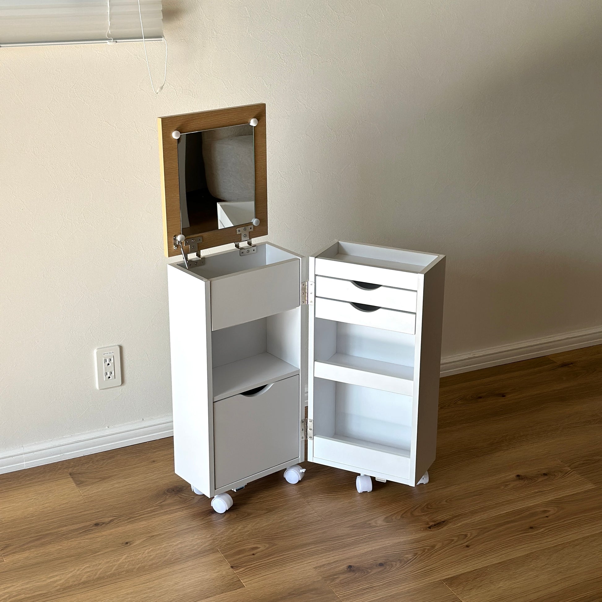 ホワイトのキャスター付きコスメワゴン