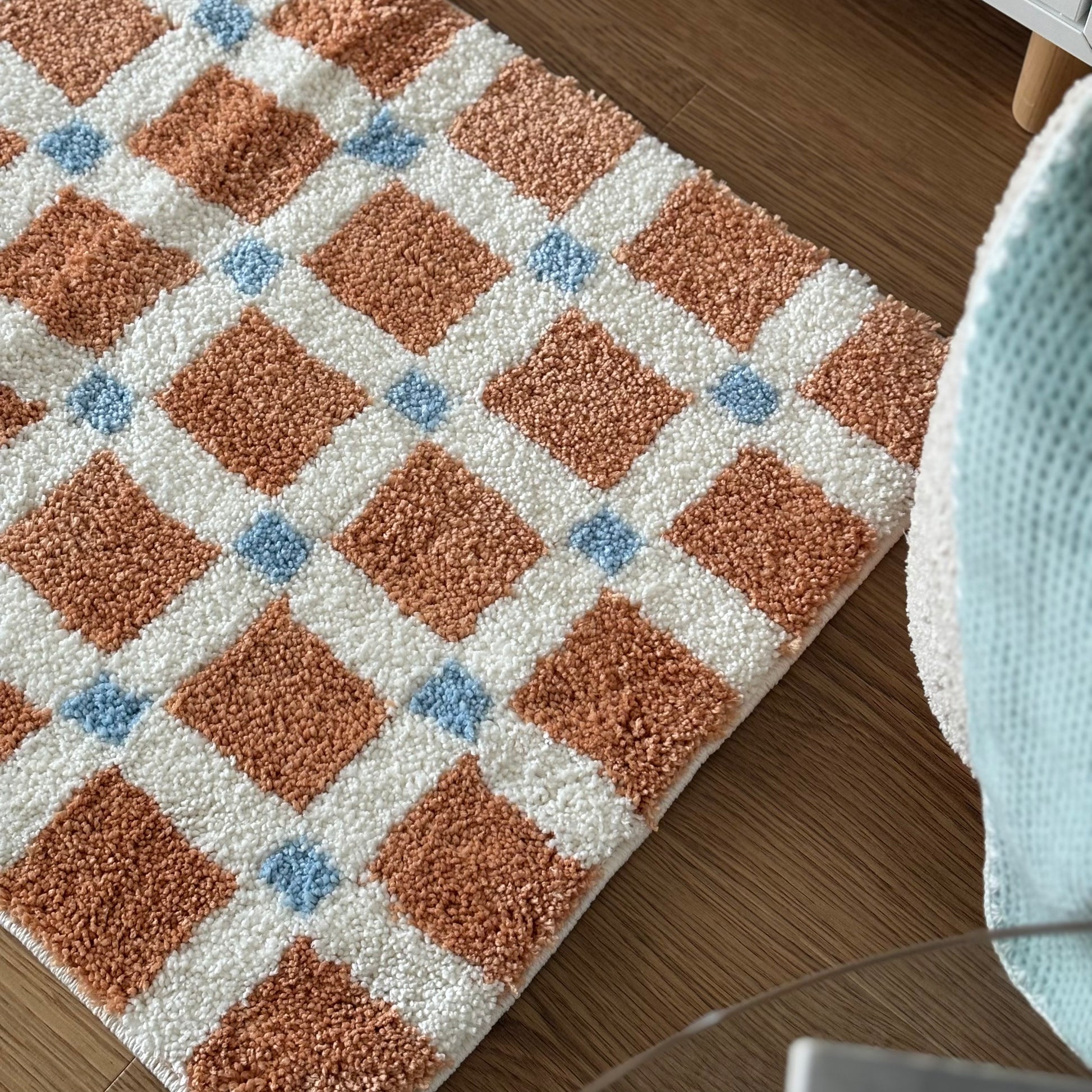 オレンジとブルーのスクエア柄のミニラグ