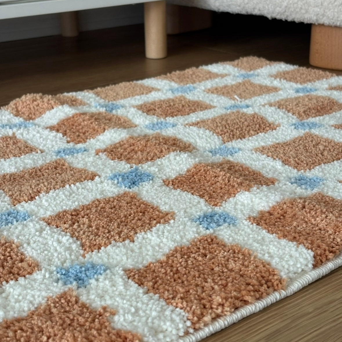 オレンジとブルーのスクエア柄のミニラグ