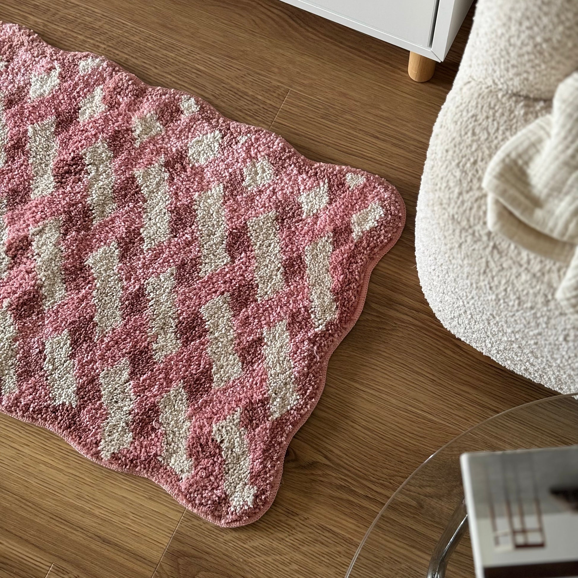 ピンクのウェーブクロス柄のミニラグ