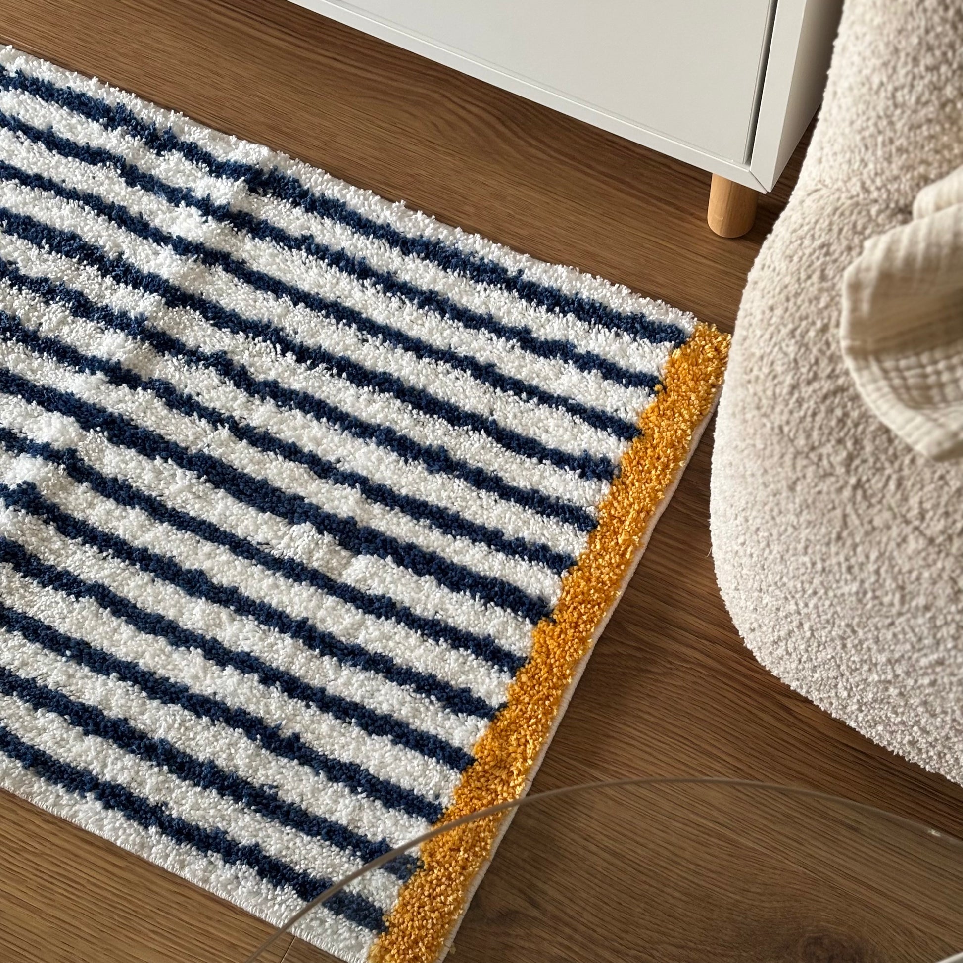 ブルーのボーダーとイエローの縁取りのミニラグ