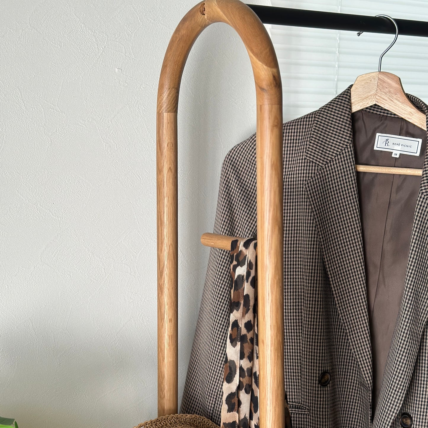 オーク材とブラックスチールのハンガーラック