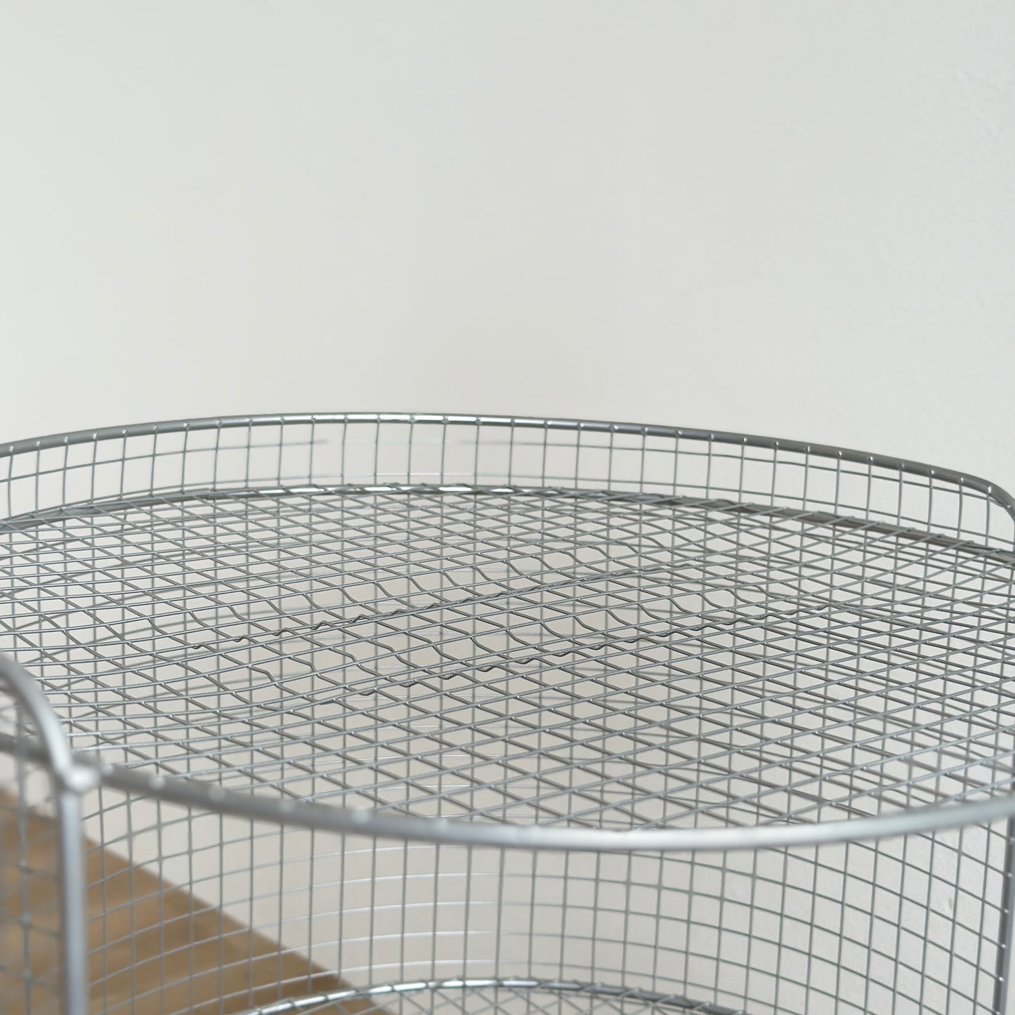 シルバーのメッシュワゴン