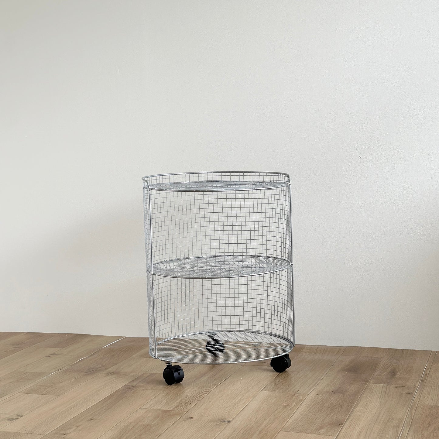 シルバーのメッシュワゴン