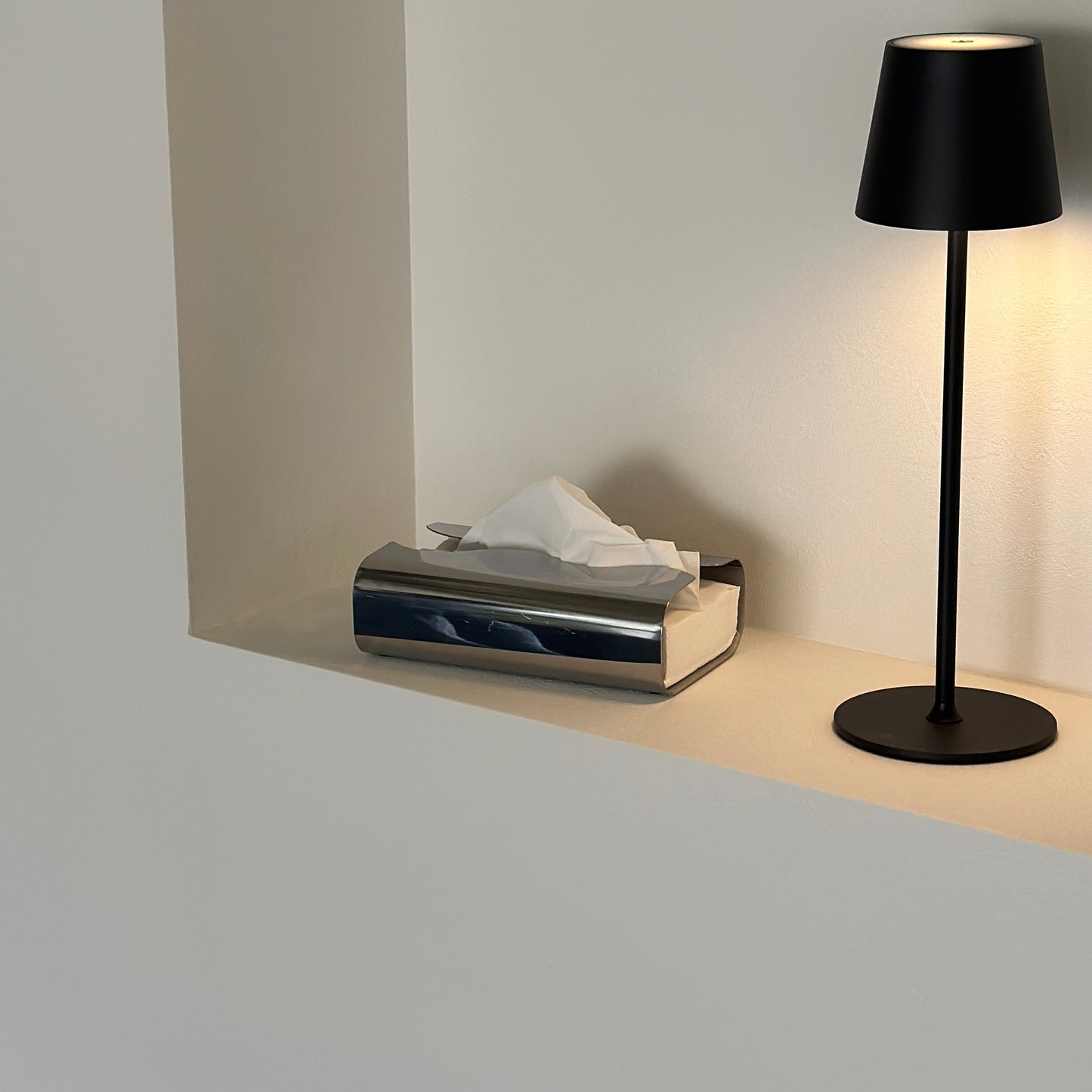 取り出し口がウェーブデザインのステンレス製ティッシュケース