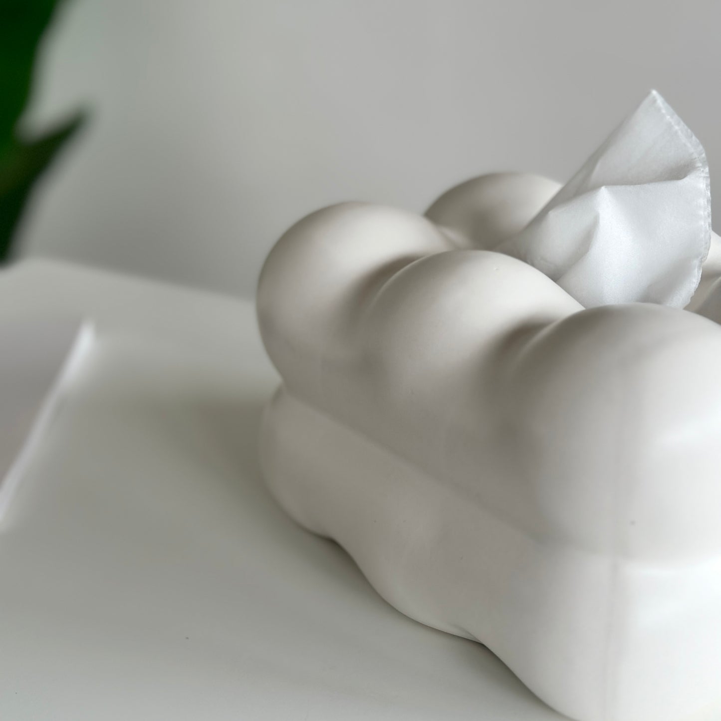 もくもくしたセラミック製の白いティッシュケース