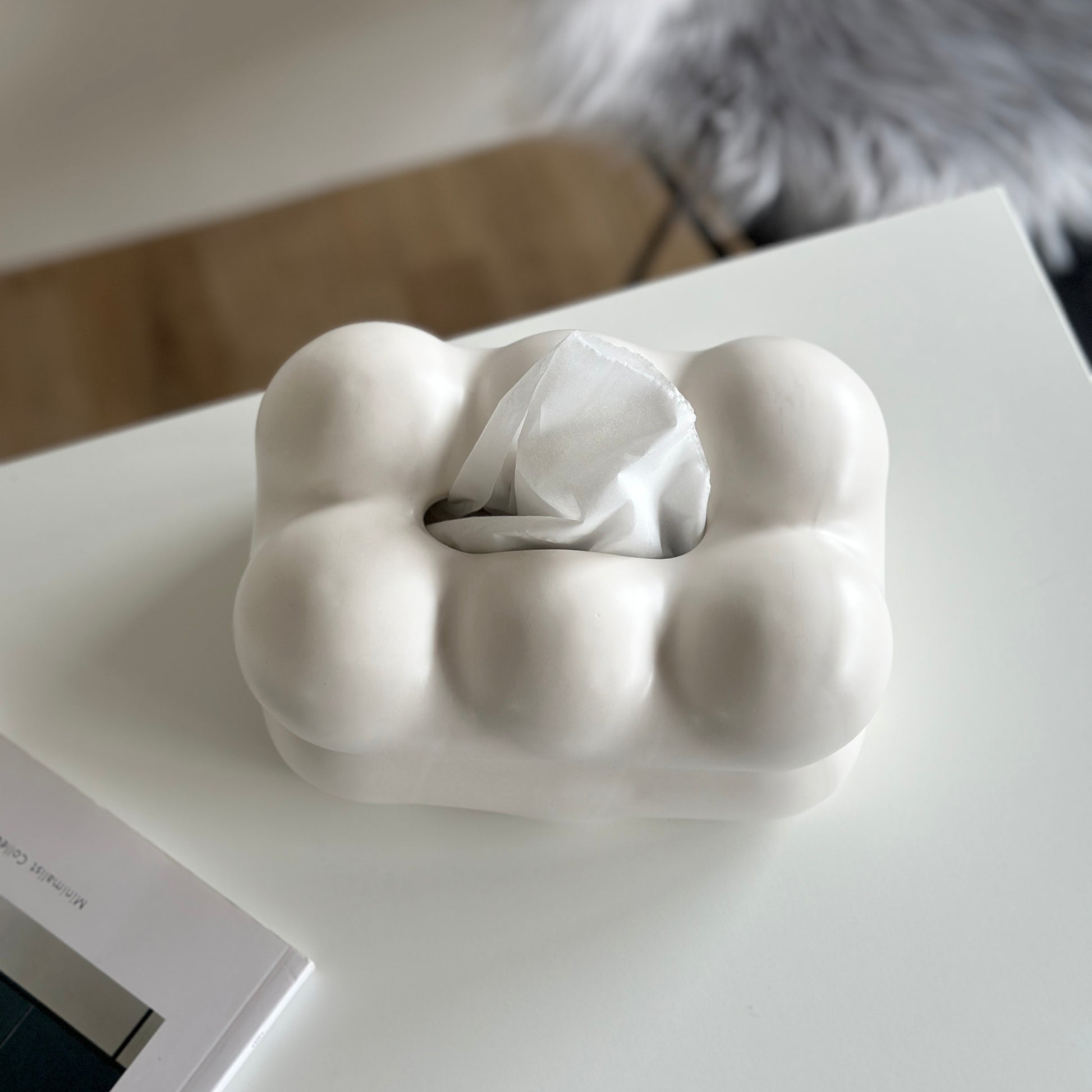 もくもくしたセラミック製の白いティッシュケース