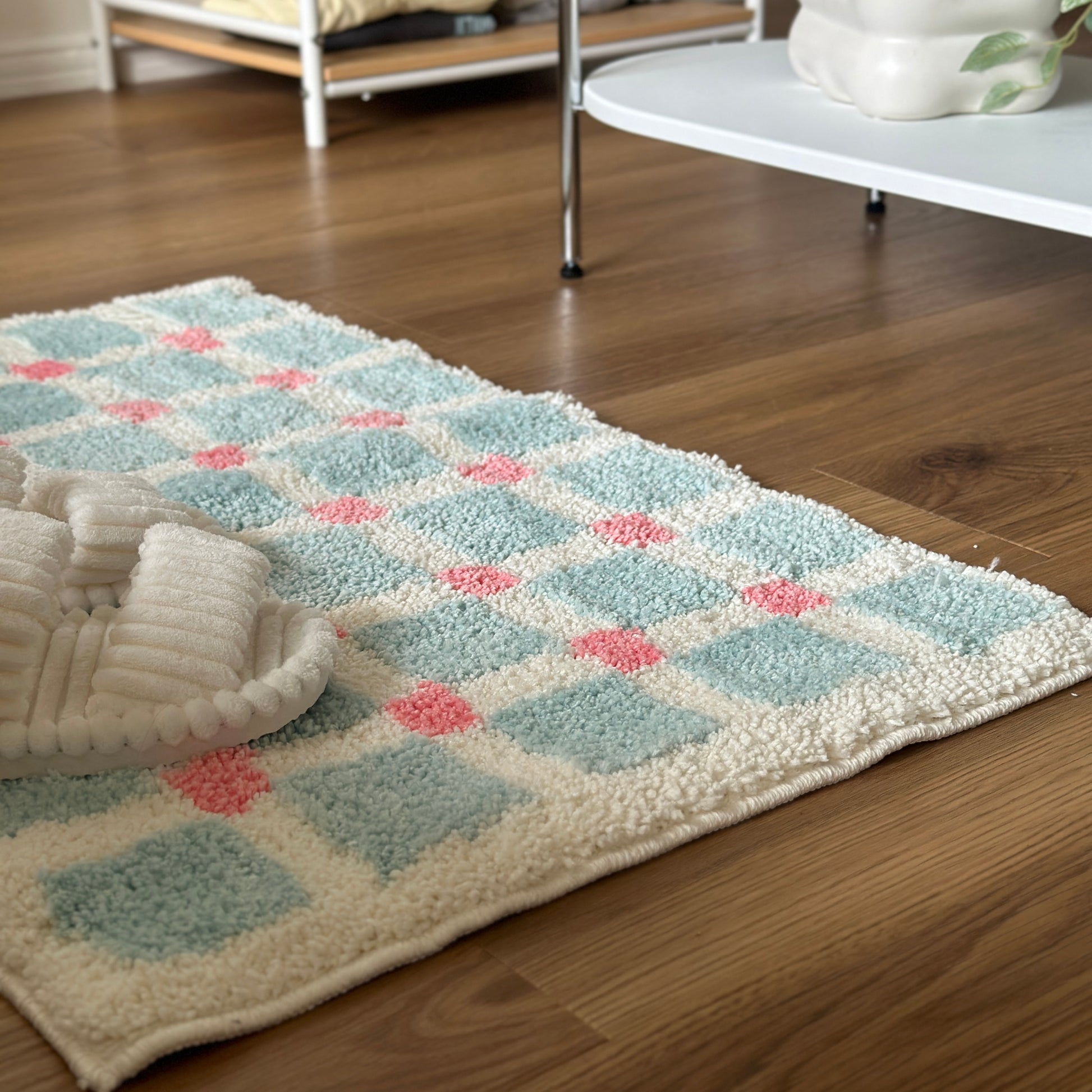 ライトブルーとピンクのスクエア柄のミニラグ