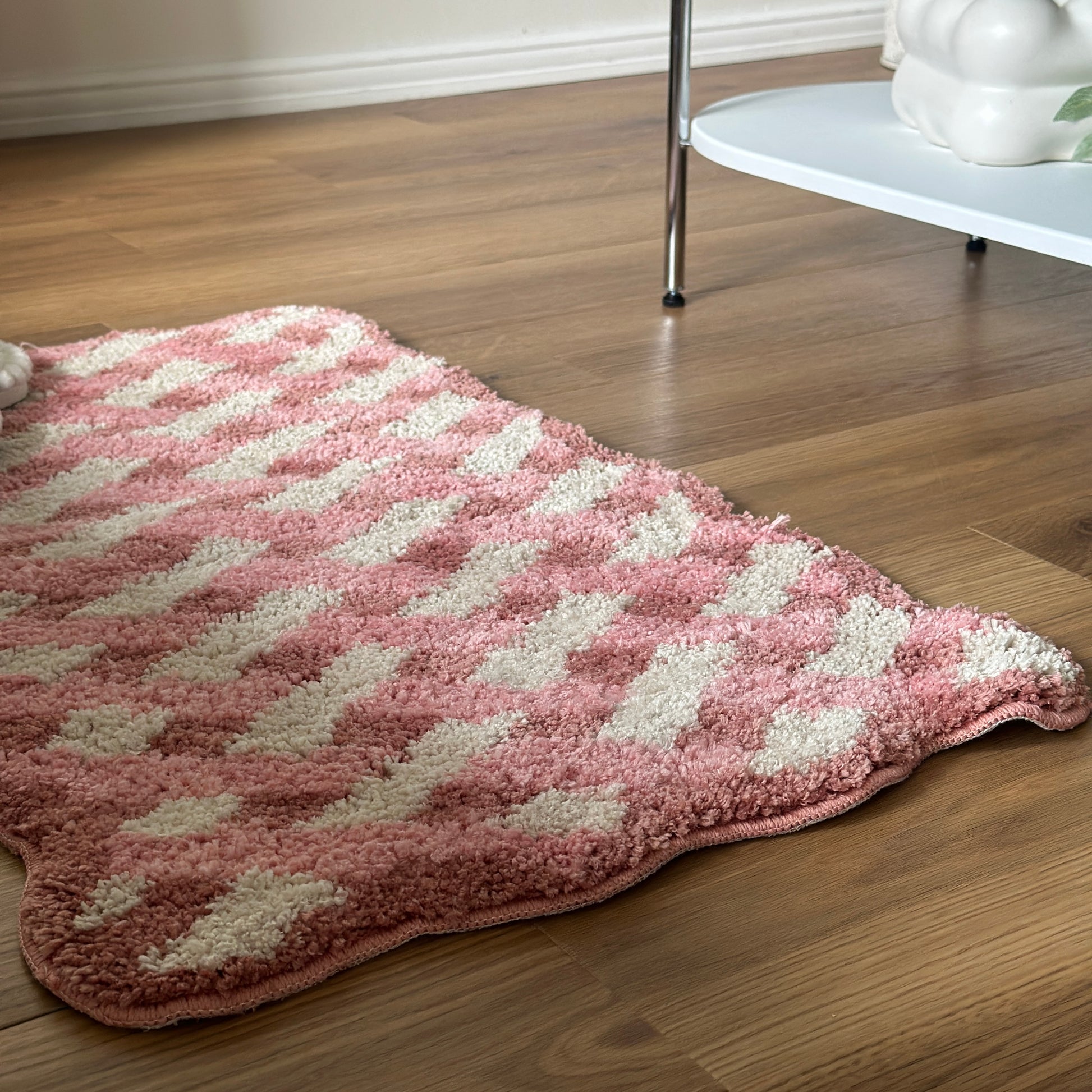 ピンクのウェーブクロス柄のミニラグ