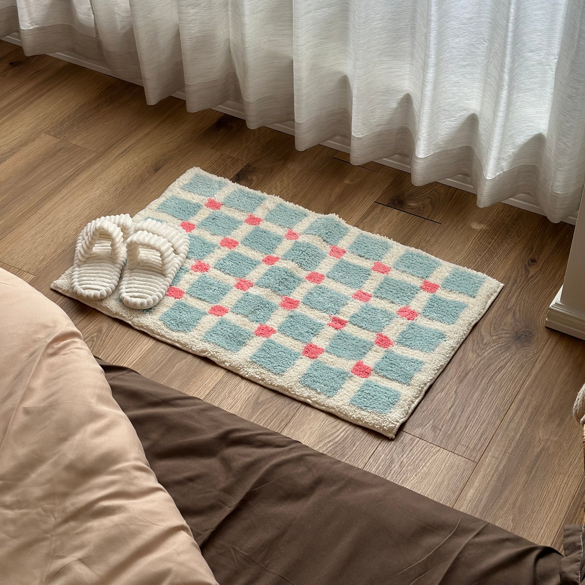 ライトブルーとピンクのスクエア柄のミニラグ