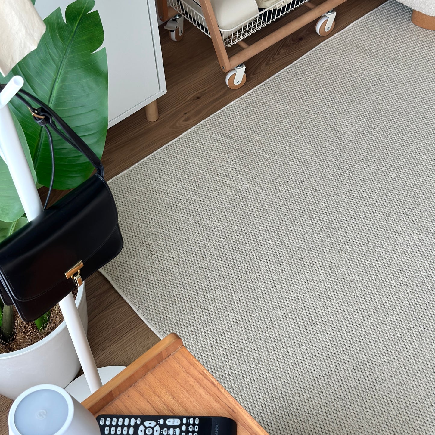 ジュート素材のシンプルなラグマット