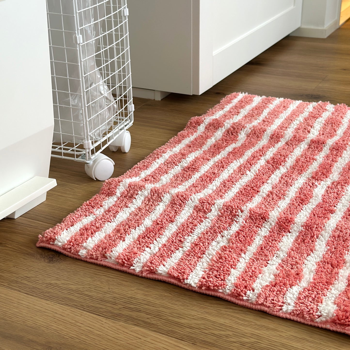 ピンクのシンプルなボーダーミニラグ