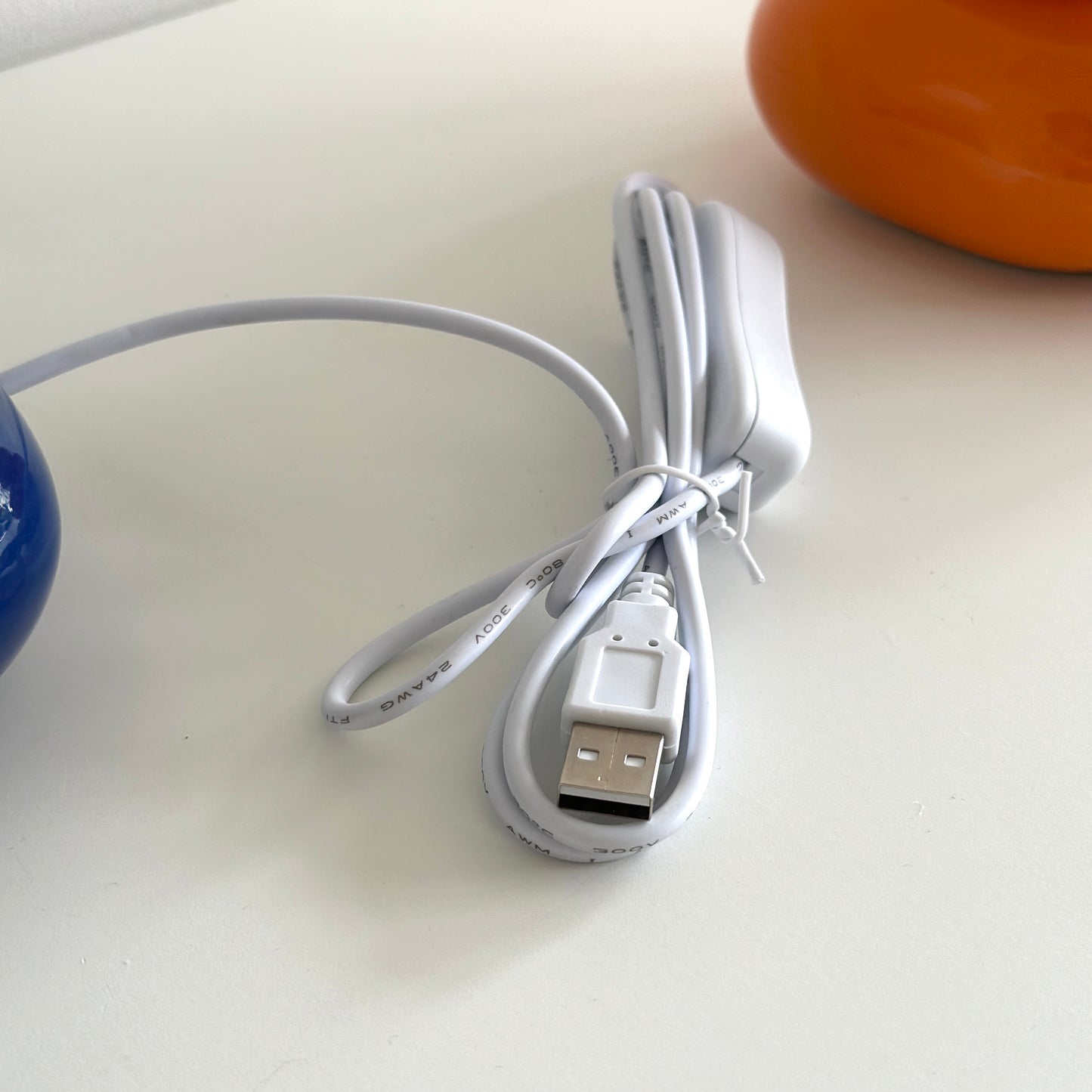 石が積み上げられたようなデザインのライトの接続部分