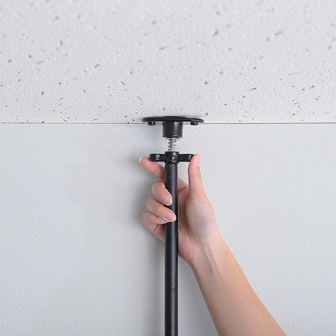 ラックが付いた突っ張りタイプのテレビスタンドの突っ張りを固定する部分