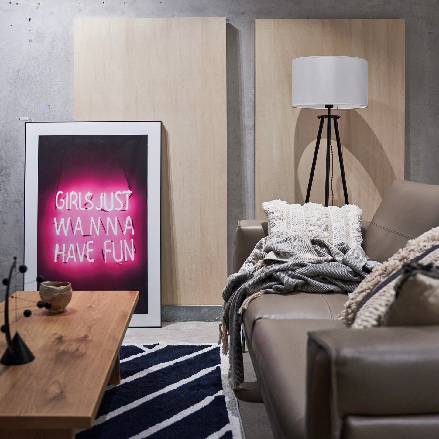 シンプルスチールスタンドライト