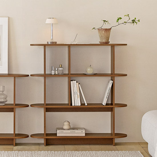 Roomnhomeのバルトラウンドシェルフはオーバルシェルフとミニマリストデザインの木製本棚です。