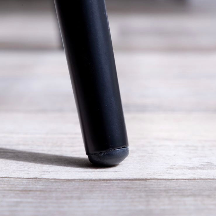 座面がコーデュロイ生地の椅子の脚部分