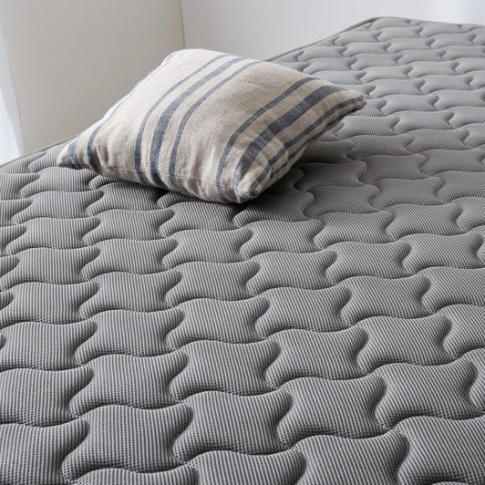 グレーのポケットコイルマットレス