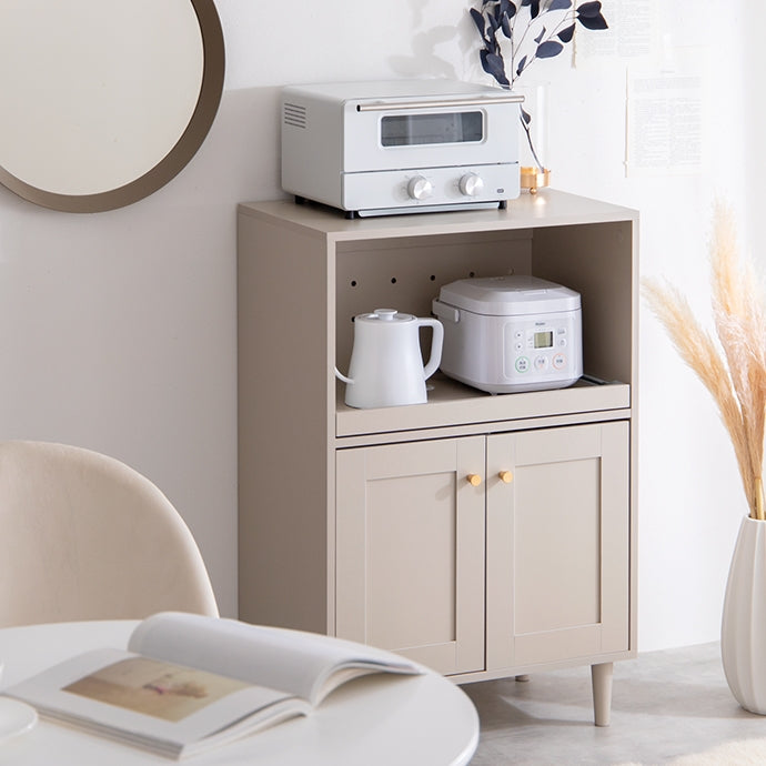 炊飯器やケトルが置かれたグレージュカラーのレンジ台