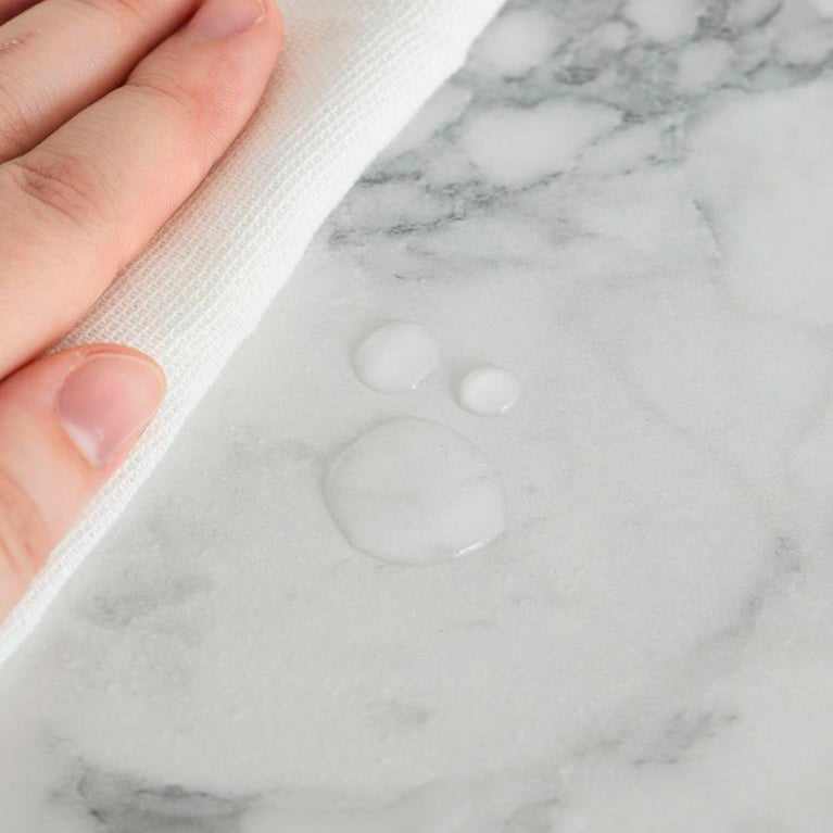 ゴールド脚付きキャビネット