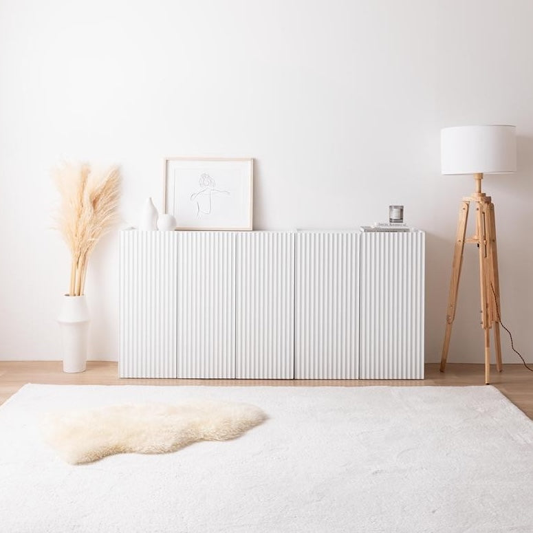 波型扉のホワイトのキャビネット