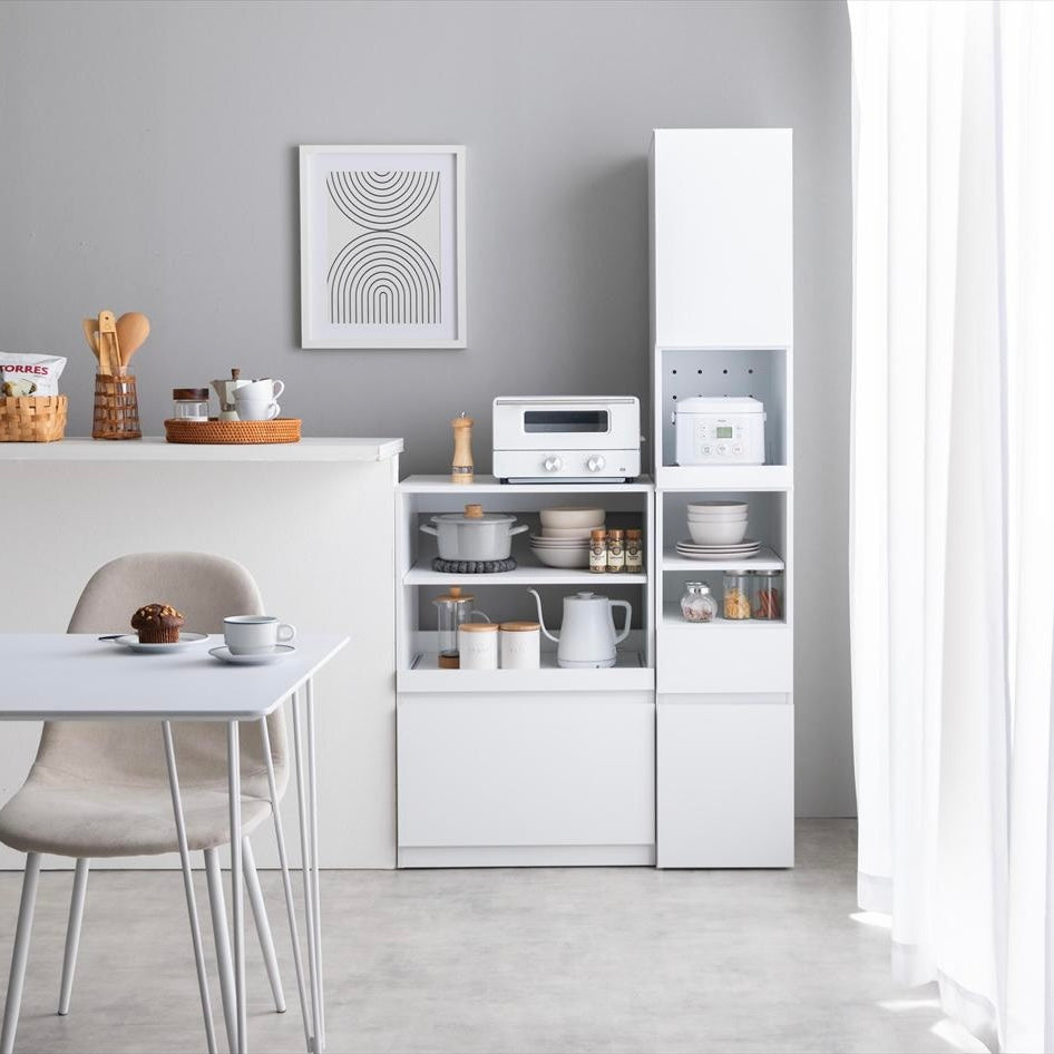 コンパクトなサイズ感のシンプルなキッチンラックが2組組み合わせれて置かれてる