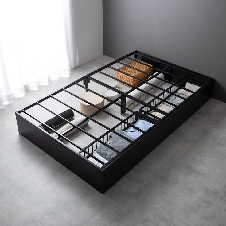 黒いワイヤーベッドフレームを上からみた全貌の様子