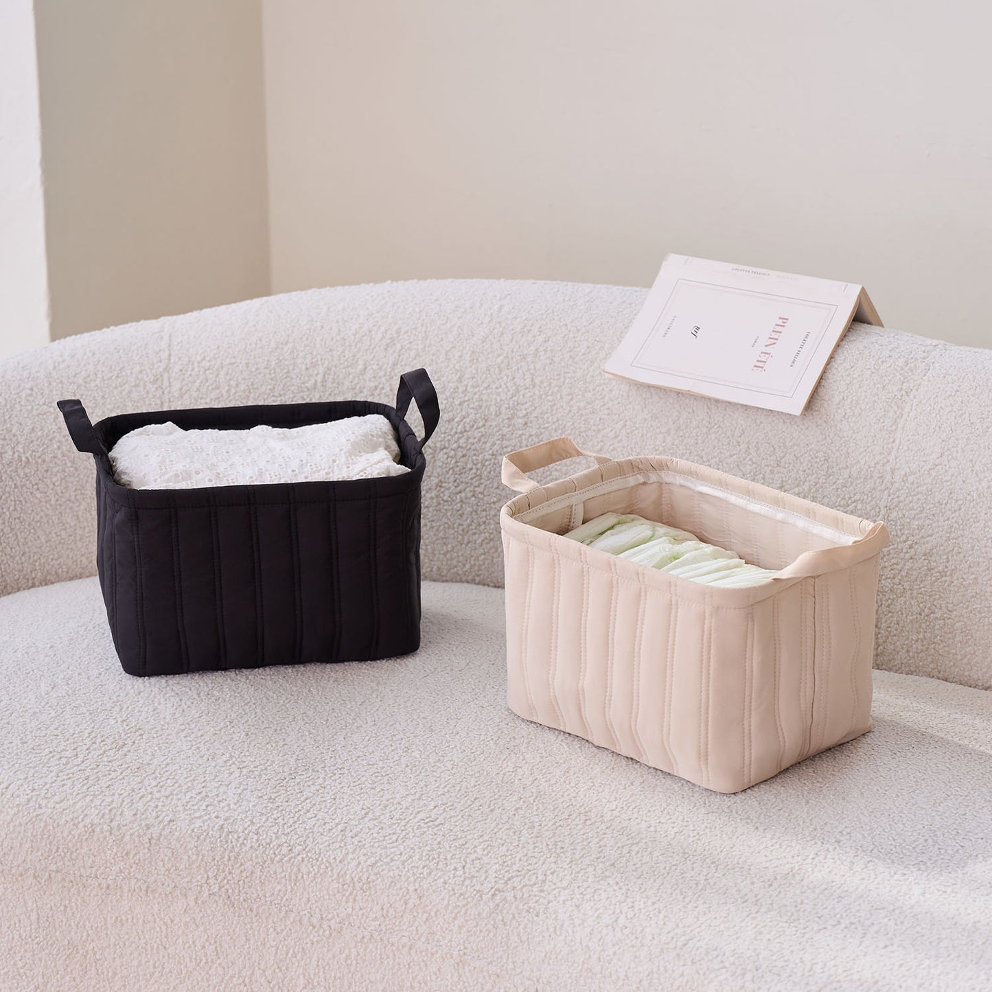 Roomnhome｜キルティングスクエアバスケットの縦リブ柄ループハンドル付き黒とベージュの布製収納バスケット二個セット