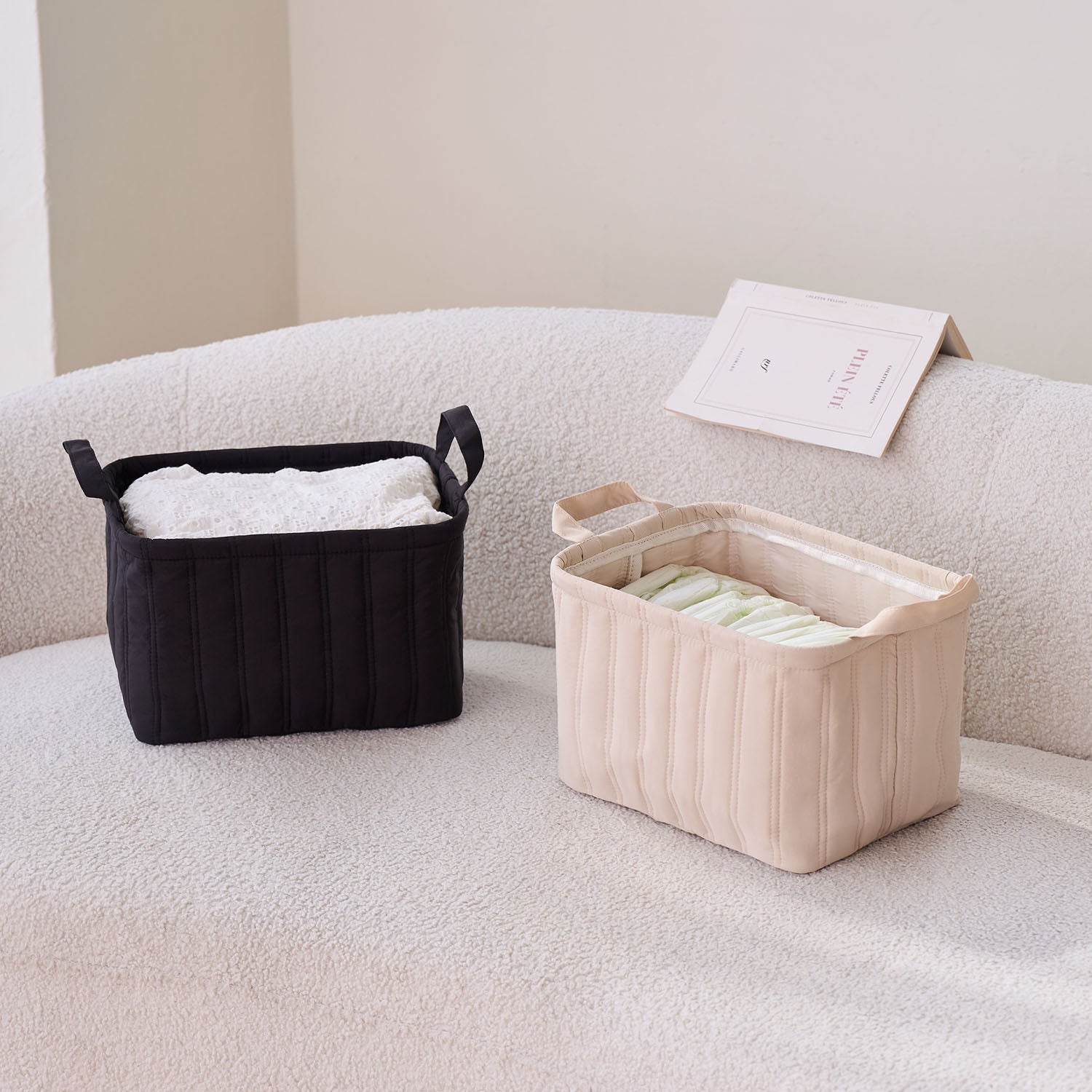 Roomnhome｜キルティングスクエアバスケットの縦リブ柄ループハンドル付き黒とベージュの布製収納バスケット二個セット