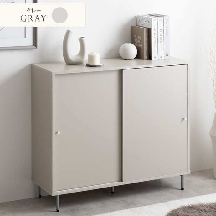 グレーカラーの扉がスライド式の棚
