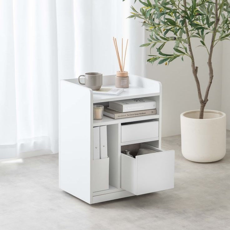 4つの収納スペースが付いたサイドテーブルにもなる収納ワゴン