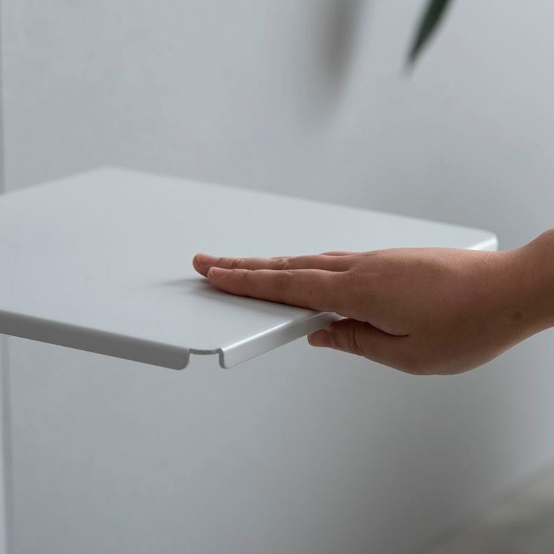 ラック付きのホワイトのテレビスタンドのラック部分