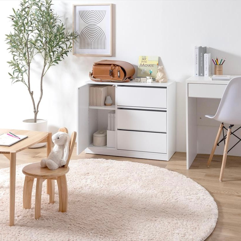 キャスターがついたホワイトのチェスト