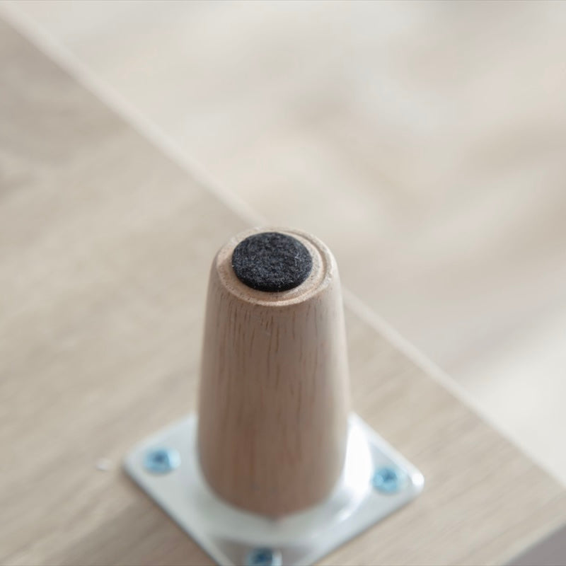 キャビネットの脚部分