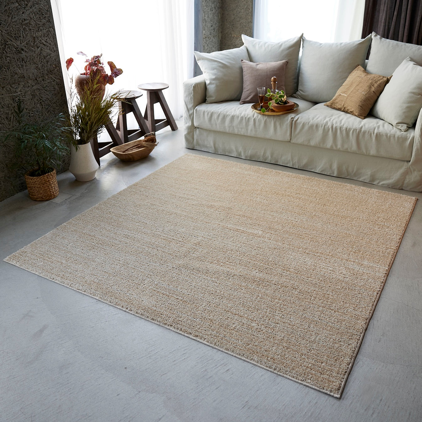 ベージュのナチュラルラグ